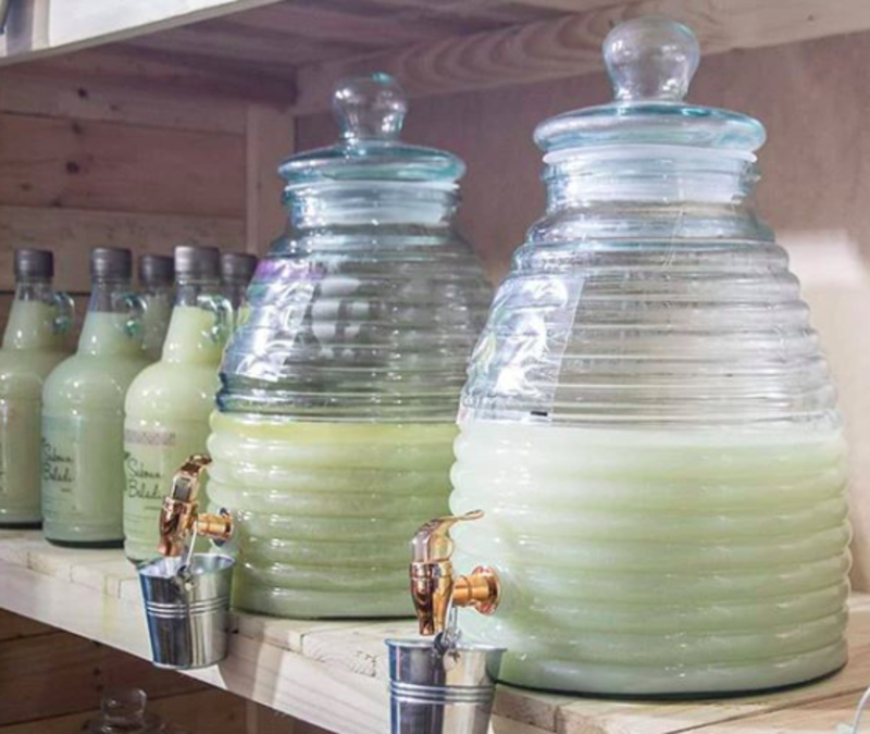 Refill jars with liquid detergent in 