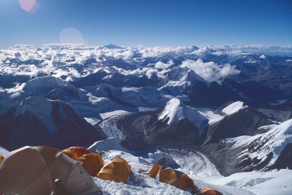 Base camp on the flancs of Cho Oyu (Himalayas).