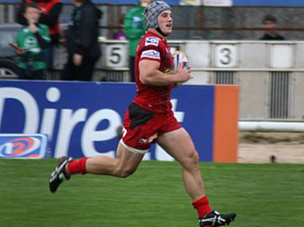 Jonathan Davies at his running best for the Scarlets