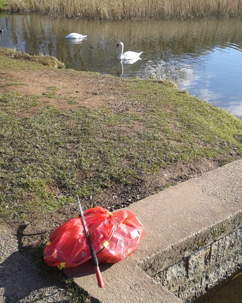 Litter picker at lake caught in 100m fishing line - The Cardiffian
